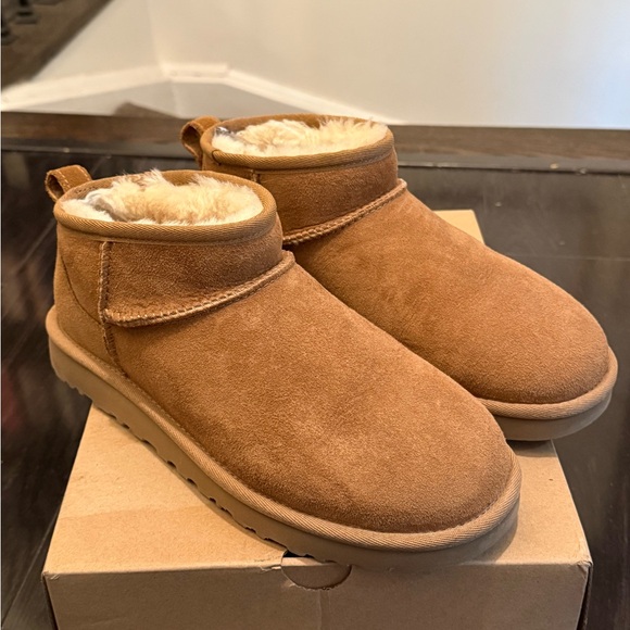 UGG Shoes - UGG Mini Boots Chestnut size 8